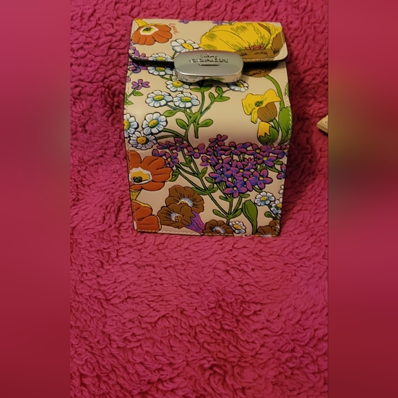 Coach Wallet With Floral Print - Picture 6 of 7